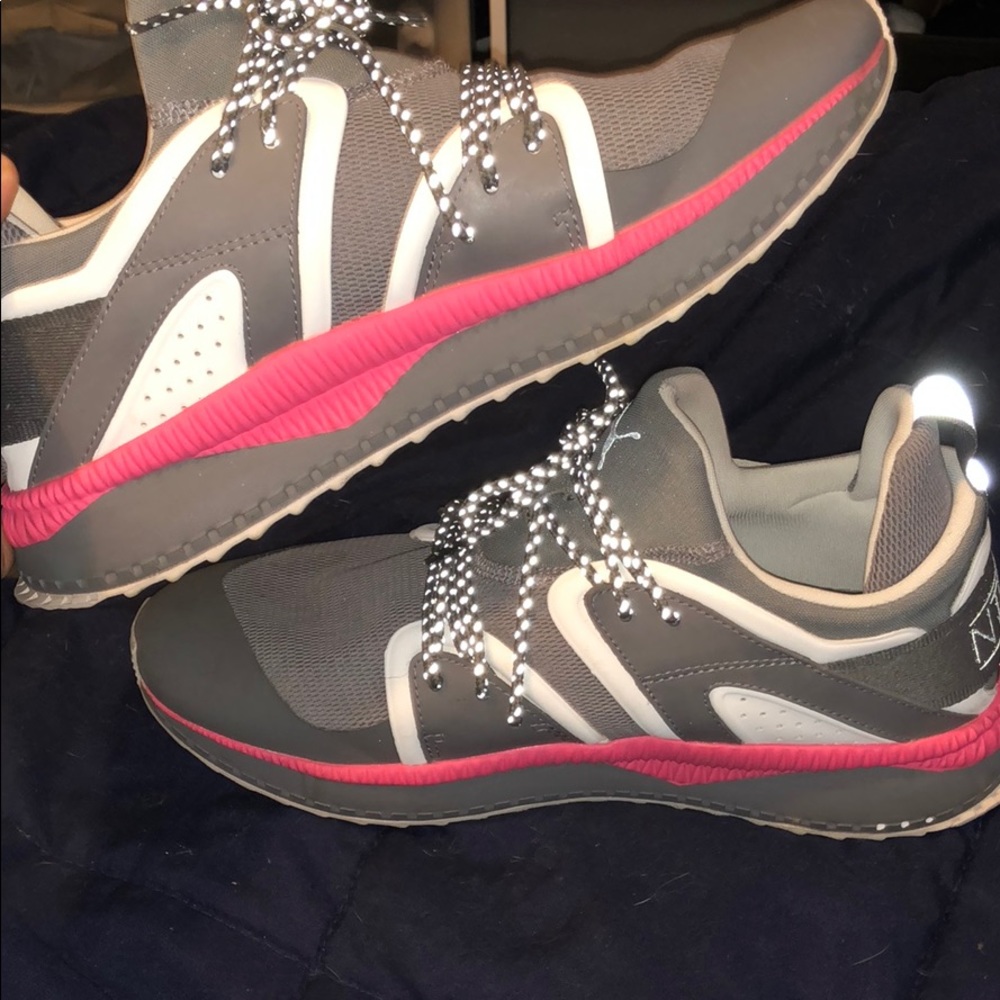 Reflective Puma shoes - Picture 4 of 5
